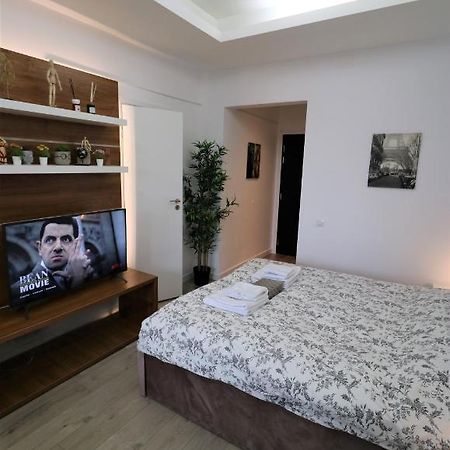 Charming City Center Apartment - Free Minibar Bucureşti Ngoại thất bức ảnh